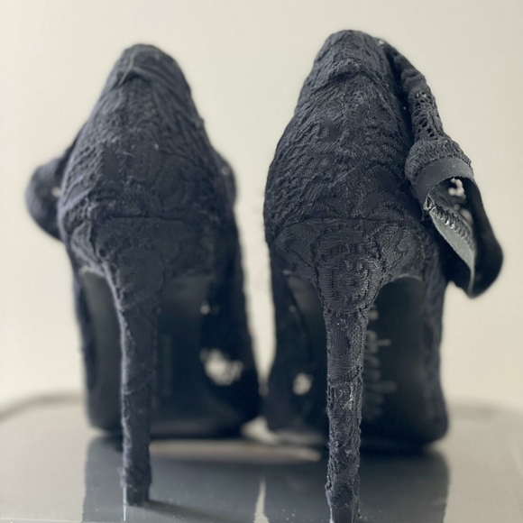 Black Laced Stilletto -- 8.5 - Picture 4 of 4